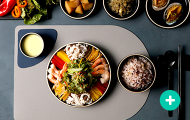 먹치마 연겨자 드레싱 해산물 냉채 &</br> 감자조림, 멸치견과류볶음, 오곡밥